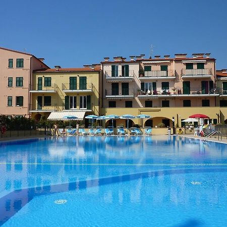 אימפריה Appartamento Vista Mare Con Piscina Cala Di Sole מראה חיצוני תמונה