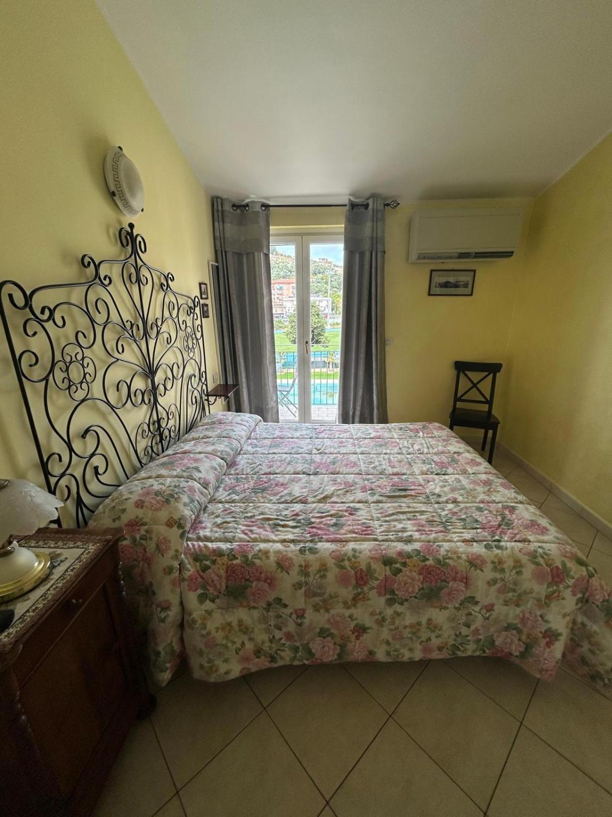 אימפריה Appartamento Vista Mare Con Piscina Cala Di Sole מראה חיצוני תמונה