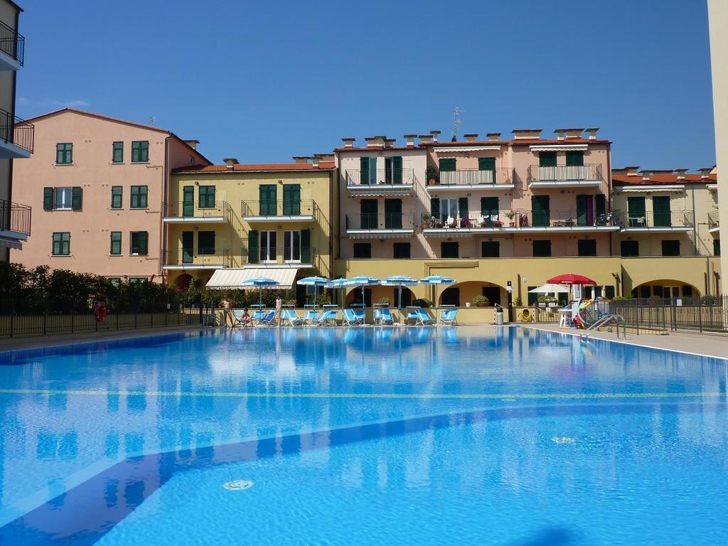 אימפריה Appartamento Vista Mare Con Piscina Cala Di Sole מראה חיצוני תמונה